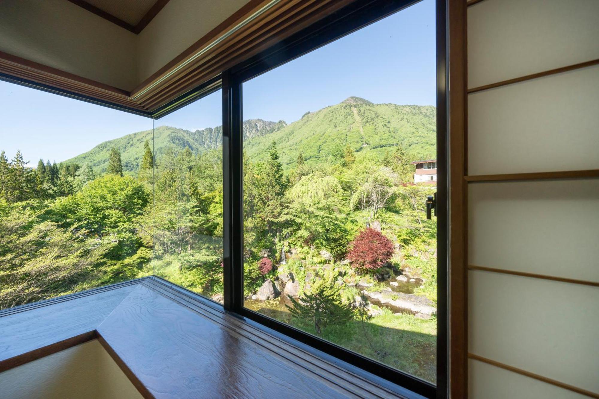 Hirayukan Takayama  Phòng bức ảnh